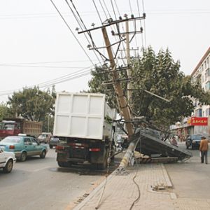 吉林：吊車(chē)施工時(shí)易對電力設施造成外力破壞 梅河口供電公司展開(kāi)針對性宣傳