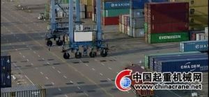 特雷克斯全電動輪胎式集裝箱起重機(jī) 機(jī)動性強(qiáng)方便場內(nèi)移動和轉(zhuǎn)場